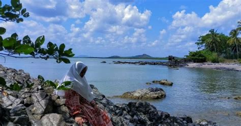 Keindahan Penuh Makna: Wisata Religi di Tanjung Dewa